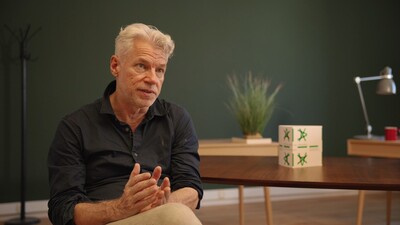 [ LOUISE ] ENTRETIEN AVEC LE METTEUR EN SCÈNE CHRISTOF LOY